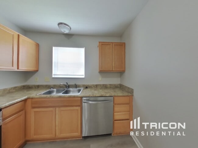 Building Photo - 581 Grassy Bend Dr