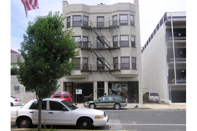 Foto principal - 611 Bangs Ave