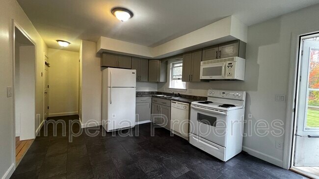 Building Photo - 945 Salmon Falls Rd