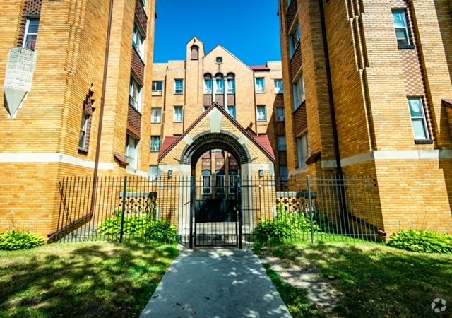 Building Photo - Majestic Apartments