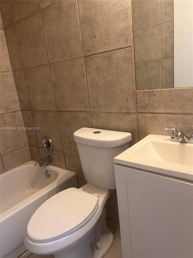 Foto del edificio - 571 NE 136th St