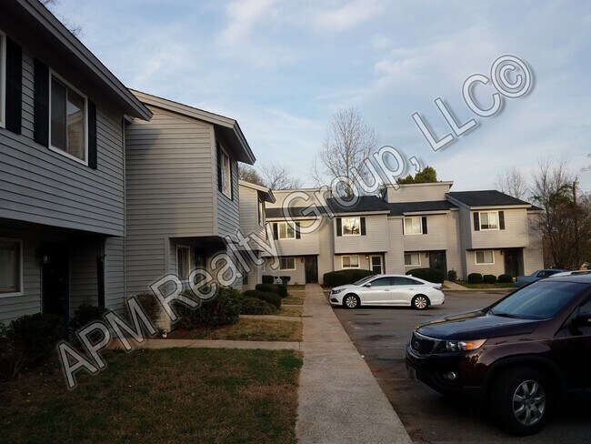 Foto del edificio - Cherry Hall Townhomes