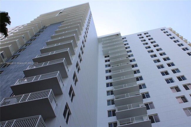Building Photo - 850 N Miami Ave