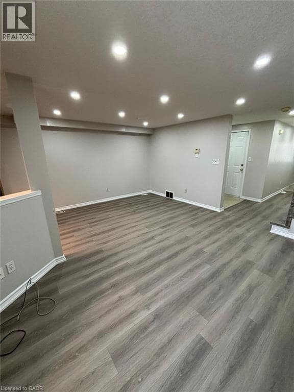 Building Photo - 147 Activa Ave