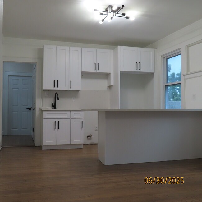 Building Photo - 348 Boyden Ave