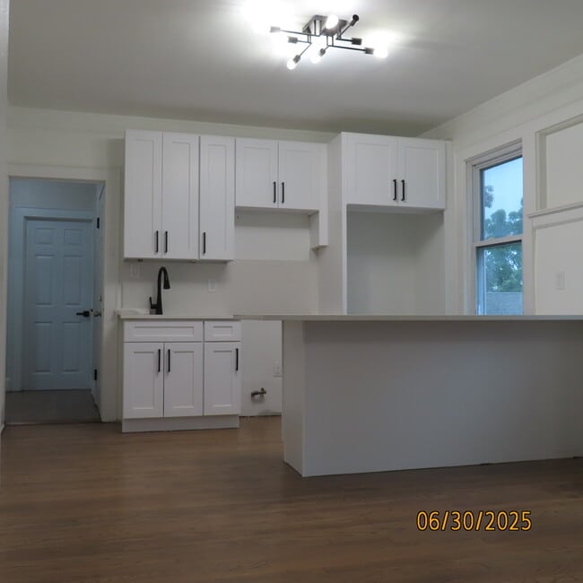 Building Photo - 348 Boyden Ave