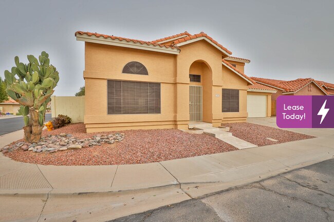 Building Photo - 3870 W Golden Keys Way