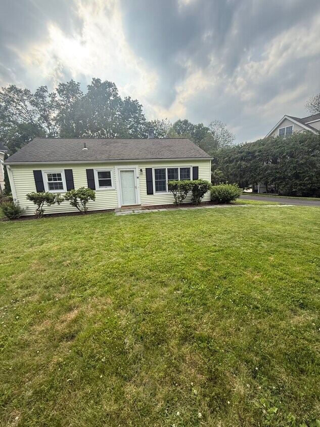 Primary Photo - 14 Circle Dr