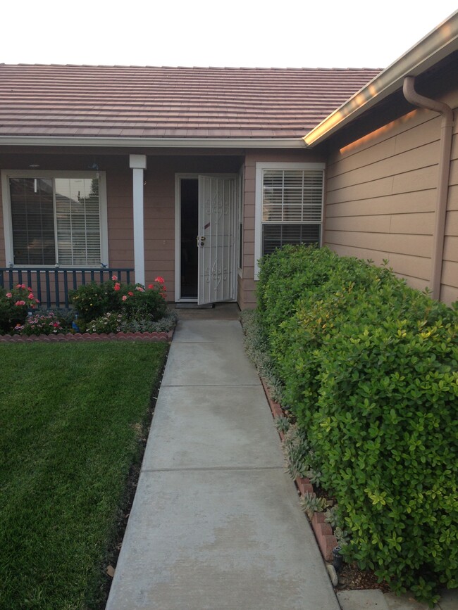 Building Photo - 1935 Cork Oak Ln