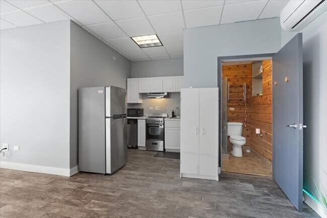 Foto del edificio - 1338 W Irving Park Rd