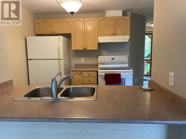 Building Photo - 451 Ferndale Dr S