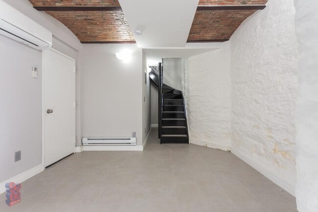 Building Photo - 15 W 103rd St