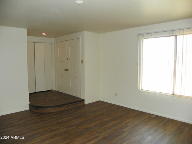 Building Photo - 8302 E Chaparral Rd