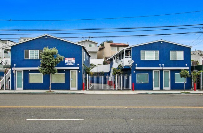 Building Photo - 1501-1515 Aviation Blvd
