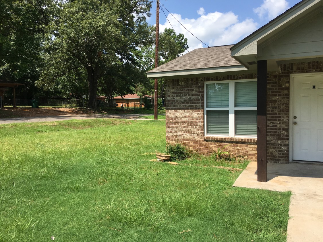Front Yard - 213 Jet Dr