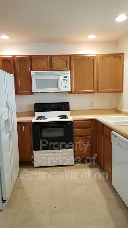 Building Photo - 2485 Fountainhead Blvd