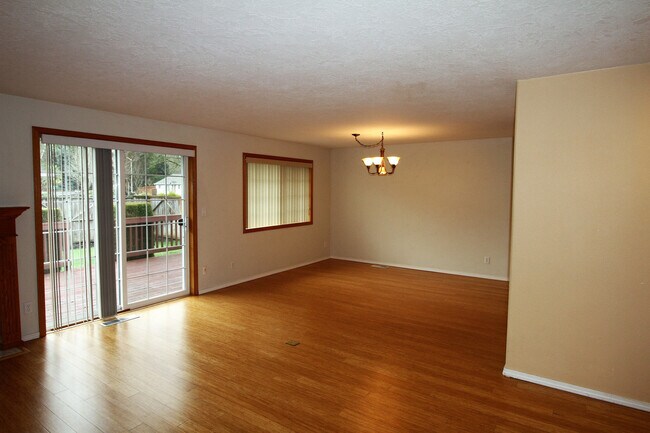 Foto del edificio - 3bd/2ba With Beautiful Private Fully Fence...