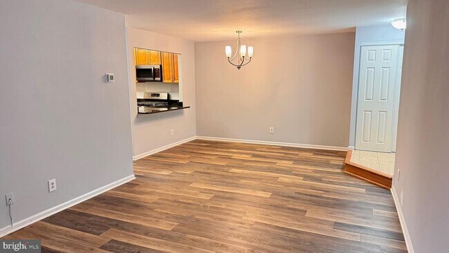 Foto del edificio - 5817 Cove Landing Rd