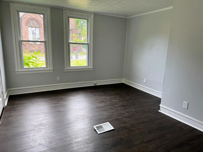 Building Photo - 15 Ardmore St