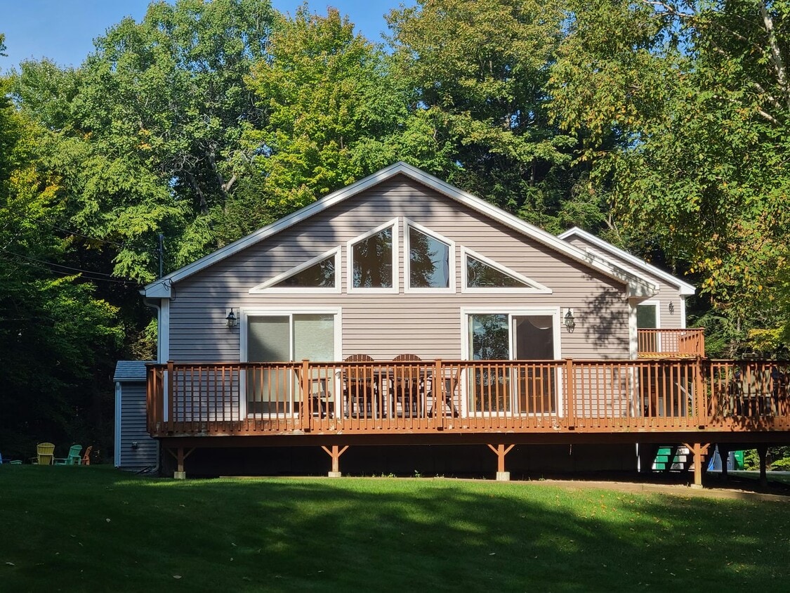 Foto principal - Beautiful 3 Bedroom House - Cozy Up This W...