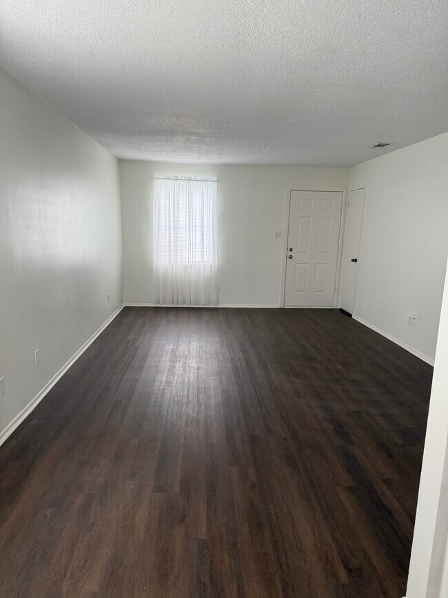 Foto del edificio - 7121 Richfield Dr