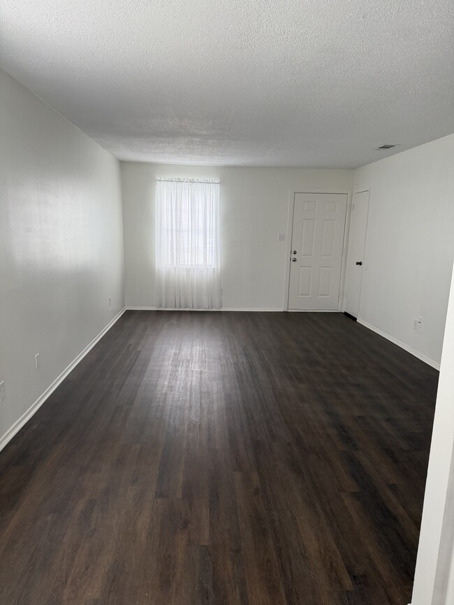 Front Door/living room - 7121 Richfield Dr