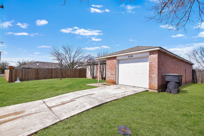 Foto del edificio - 5118 Williams Dr