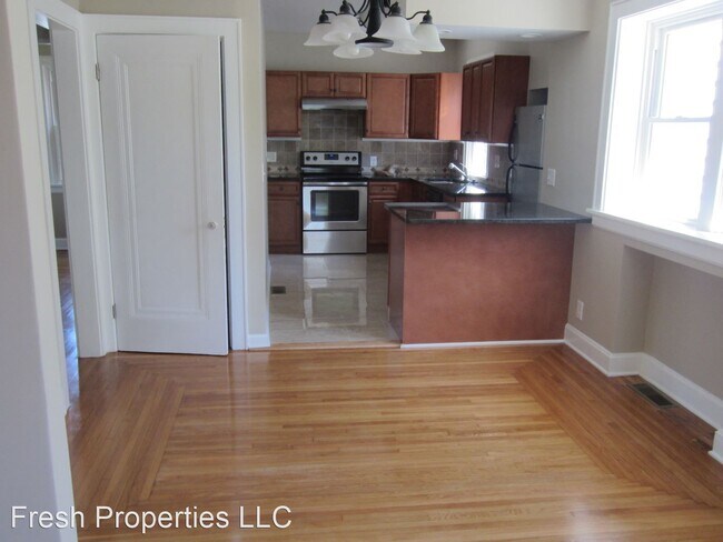 Building Photo - 2 br, 2.5 bath House - 2858 Losantiville A...