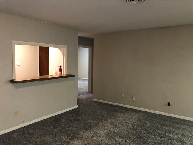 Foto del edificio - 5810 Clarewood Dr