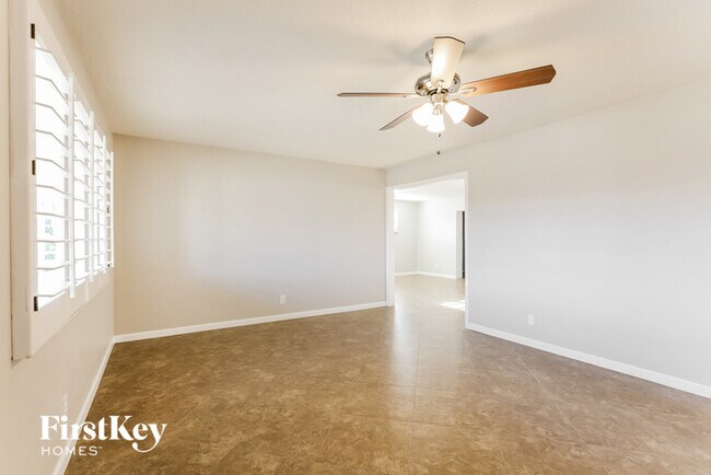 Building Photo - 3102 W Charter Oak Rd