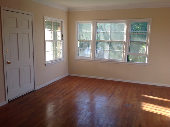Foto del edificio - 4422 Clinton St