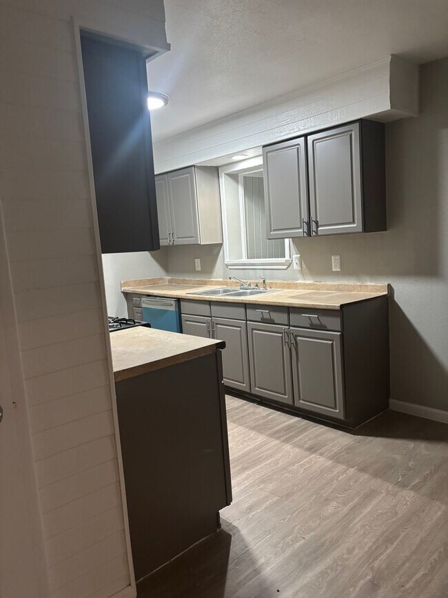 Foto del edificio - 1121 Woodcrest Dr