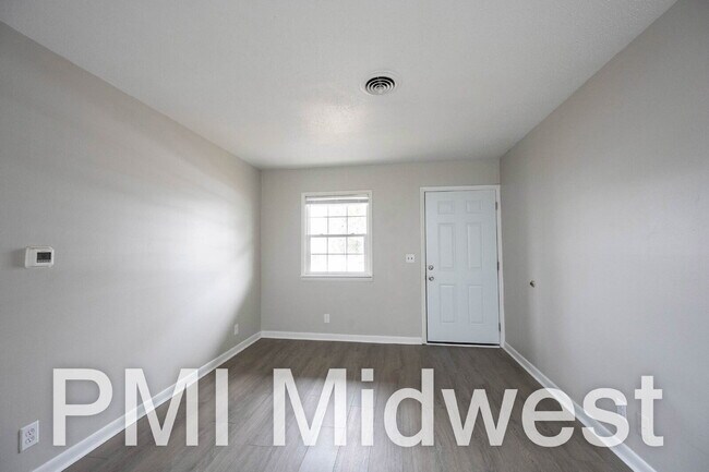 Foto del edificio - 323 E 8th St