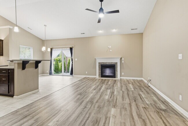 Foto del edificio - 3410 Monument Dr