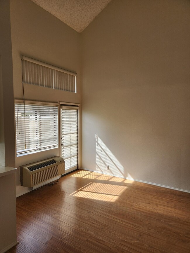 Building Photo - 132 Clark Dr