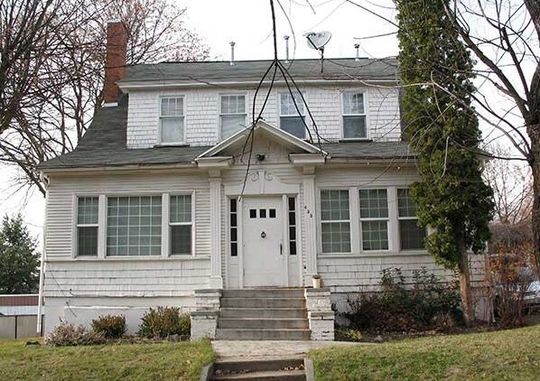 Primary Photo - 435 NE Maple St
