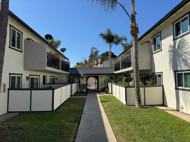 Patio - Vista Glen Apartments