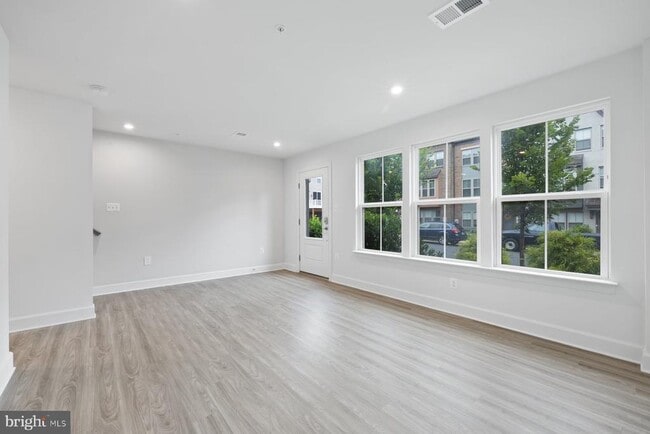Building Photo - 9610 Santa Fe Blvd