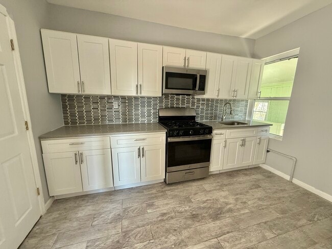 Building Photo - 1220 Pembroke St