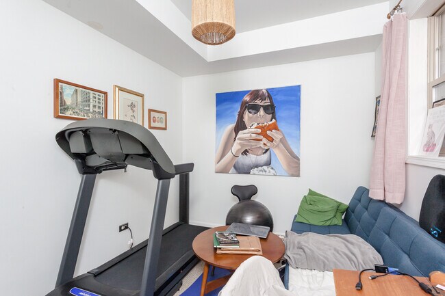Foto del edificio - 1357 N Artesian Ave