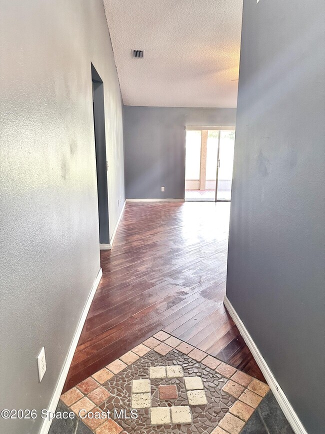 Foto del edificio - 6470 Ailes Ave