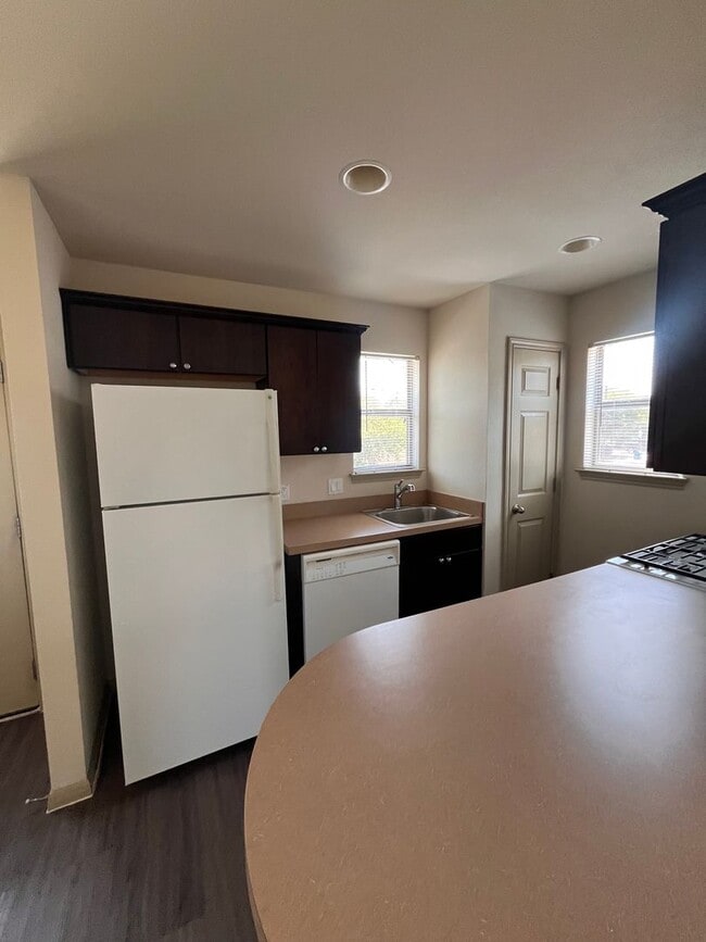 Building Photo - 1bed/1bath Garage Apartment