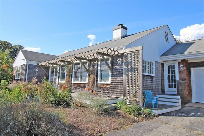 Foto del edificio - 504 Tuckerman Ave