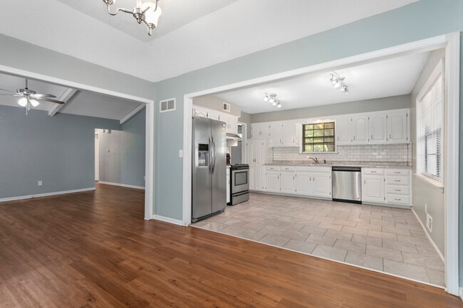 Building Photo - 3513 NE Stanton St