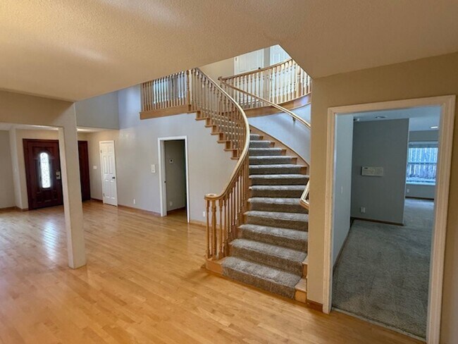 Foto del edificio - Massive 3-Bedroom El Cerrito Home Minutes ...