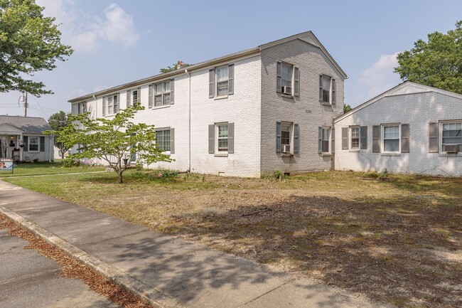 Building Photo - Historic Apartment located a short drive f...