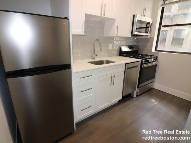 Building Photo - 81 Park Dr