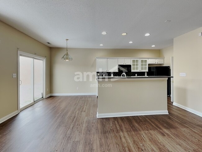 Building Photo - 5902 Cabot Dr