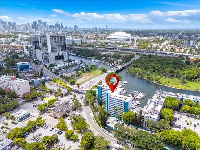 Foto del edificio - 1700 NW N River Dr