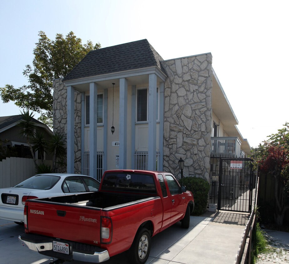 Primary Photo - 4145 Swift Ave